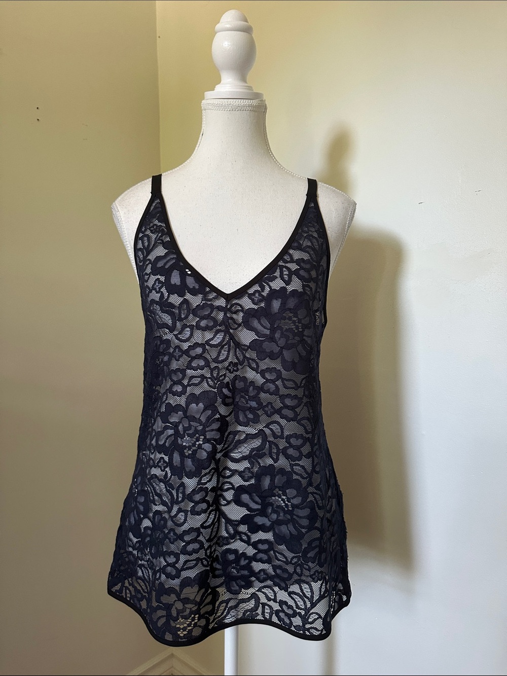 BABATON Navy Blue Floral Lace Sheer Bow Delicate Vamp Vneck Tank Top Medium
